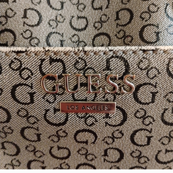 Guess purse - Picture 10 of 10